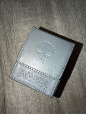 Magic the Gathering MTG Mana Flip Deck Box Ultra Pro Magnetic - 100 Cards